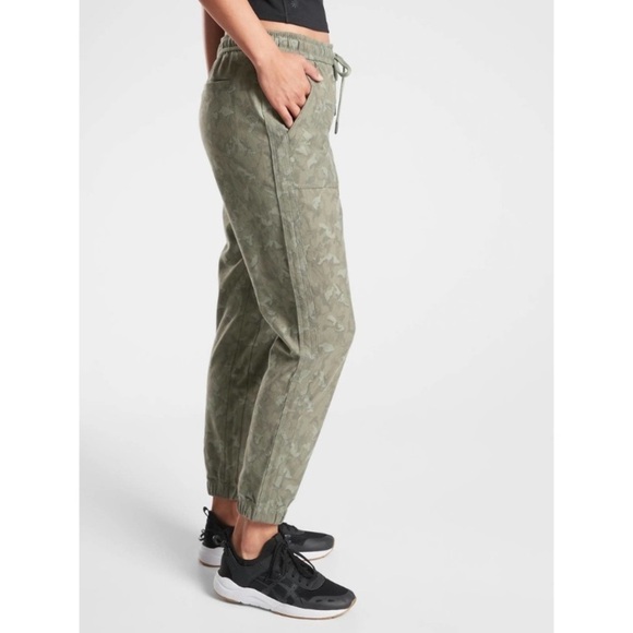 Athleta | Printed Farallon Camo Jogger Size 8 - Picture 12 of 12